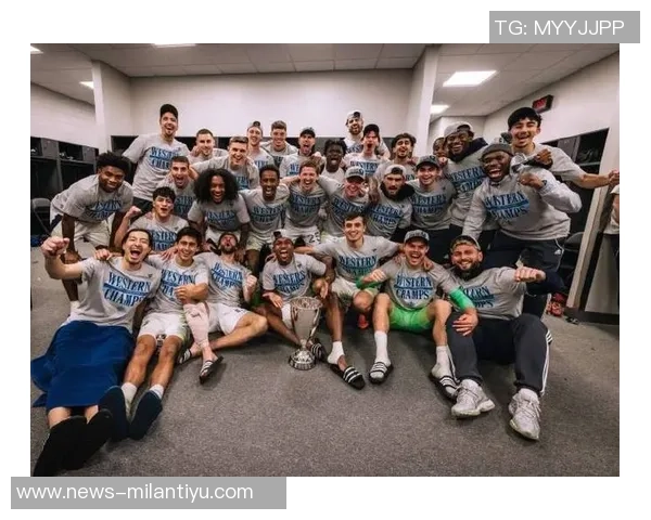 穆勒分享全队合照激励士气美职联总决赛倒计时五天